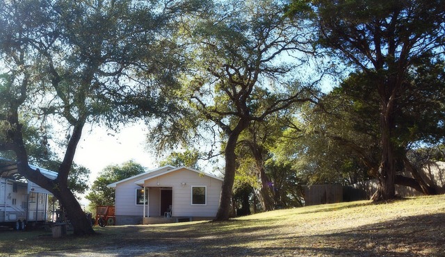Bandera/Pipe Creek House on Medina River-Large Deck with beautiful view