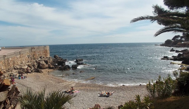 BANDOL- Beautiful apartment-80 m from the SEA -4 pers- 10 min walk from the city center