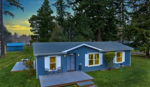 Bandon Bear Cottage - Quaint & Comfortable - Near All Attractions!