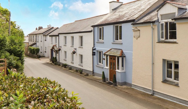 BANDYLEGS COTTAGE, pet friendly, country holiday cottage in Bodmin