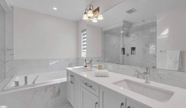 Banff Near: Elegant 3-Bedroom Arbour Lake Retreat