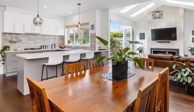 BANGALOW - MORNINGTON