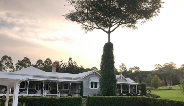 Bangalow View - Classic, simple and relaxed living