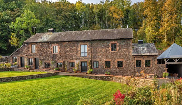 BANK BARN, WREAY, family friendly, with open fire in Watermillock