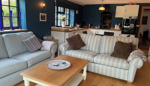 Bank Cottage Studio - Luxury Haven for Two in the Stunning Cotswolds