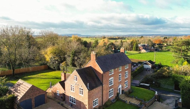 Bank Farm House - Stunning House & Gardens