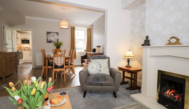 BANK HOUSE, pet friendly, with a garden in Ingleton