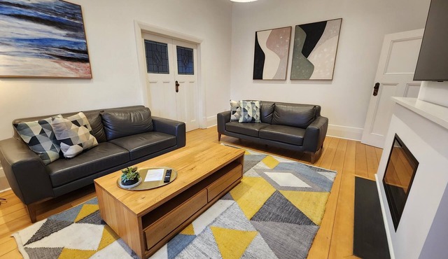 Bank Manager's ResidencenRenovated 3 bedroom, 2 bathroom property in Semaphore