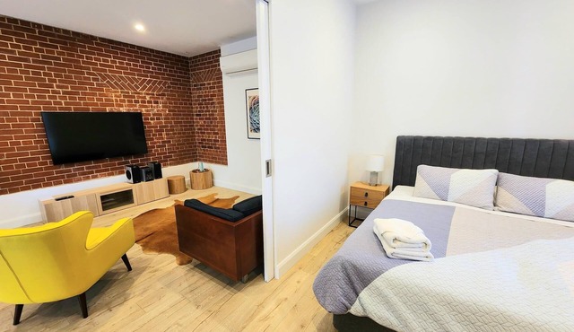 Bank Teller 1 Bedroom ApartmentnClose to Semaphore beach