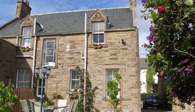 BANK VIEW, pet friendly, character holiday cottage in Chirnside