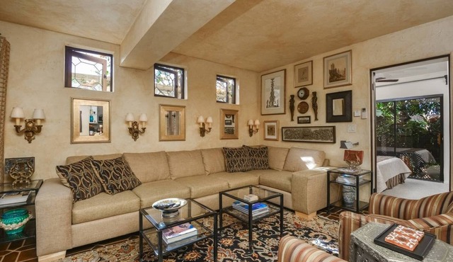Banker's Hill "The Carriage House" Lower Unit. Pets welcome and near Balboa Park