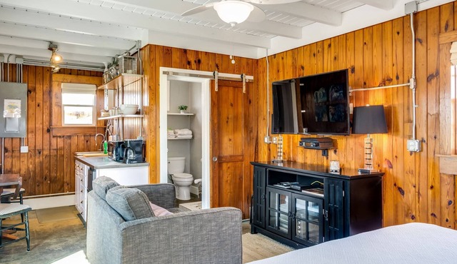 Bankers Tiny Cottage: Dog-Friendly w Beach Access!