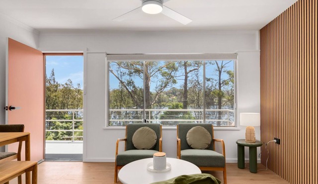 Banksia Bloom Lake Villa