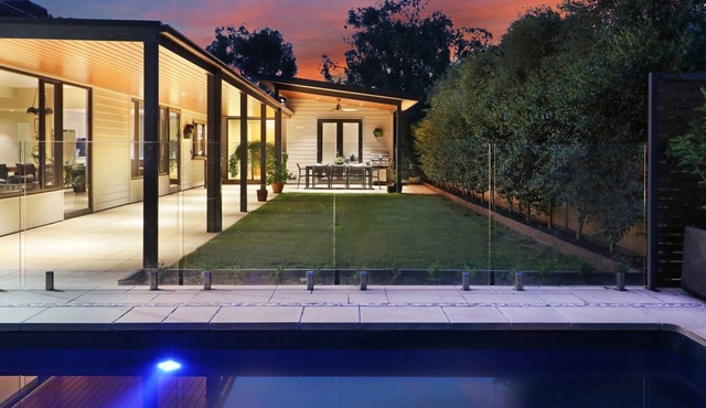 Banksia House - 5 Bedroom 2 bathroom home with pool and large yard.