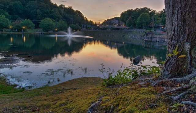 Banner Elk | Couples Ridge Escape | Pool + Lake