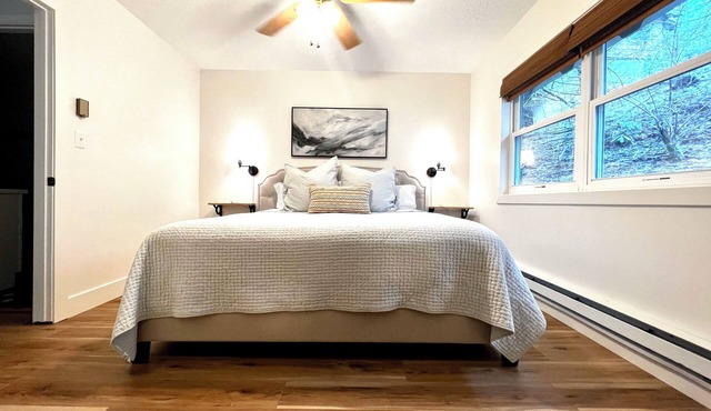 Banner Elk house sleeps 8. Minutes to everything!