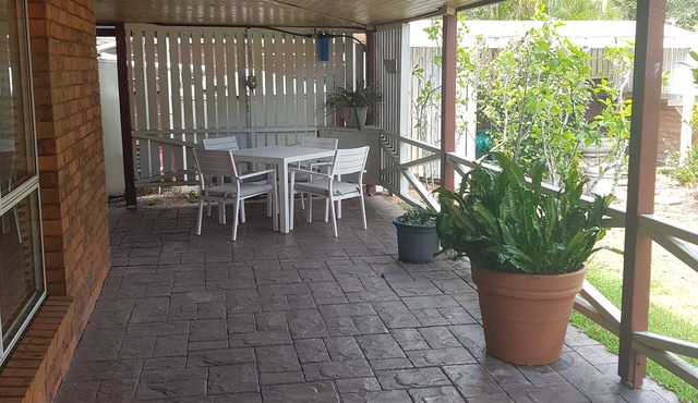 BANYA BLISS - quiet, cosy unit close to beach, cafes, bowls club and RSL