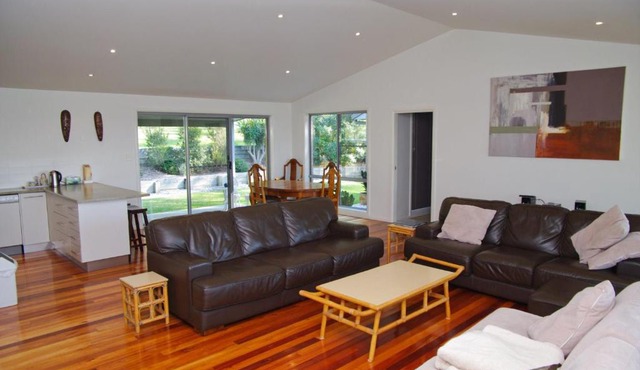 Banyula, 103 Neville Morton Drive