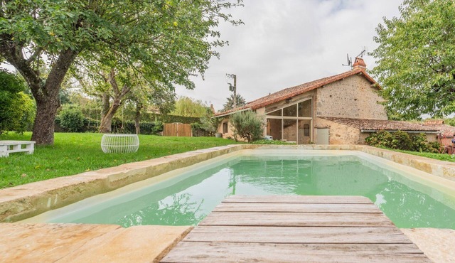 Baptresse : cottage of charm with swimming pool