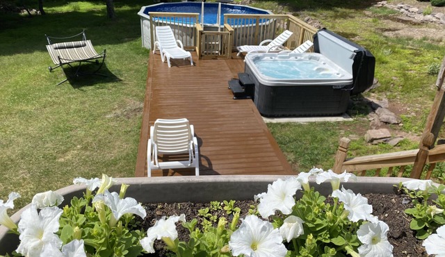 Bar house, Sauna, Game room Hot Tube 3,5bath Central AC, WiFi, lakes, pools, ski