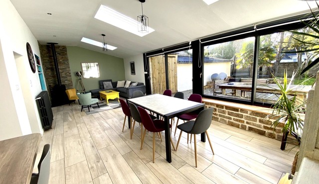 Baradoz Gwern Family Home in Central Plouescat with Private Garden