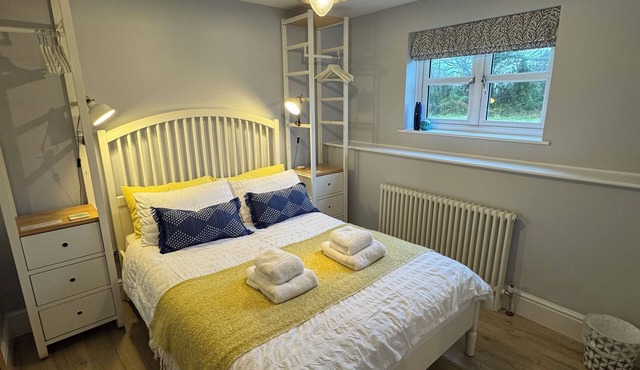 Barafundle cottage, Wynd Hill Hideaway - walk to Coast Path, beach and pub!