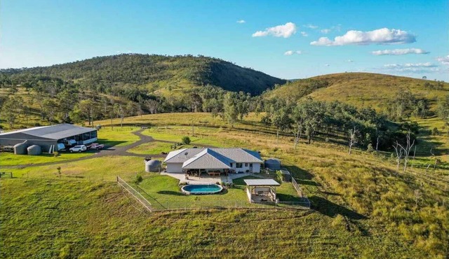 Barakee Homestead Awaits!nEscape to Our Country Oasis nestled in the Scenic Rim!