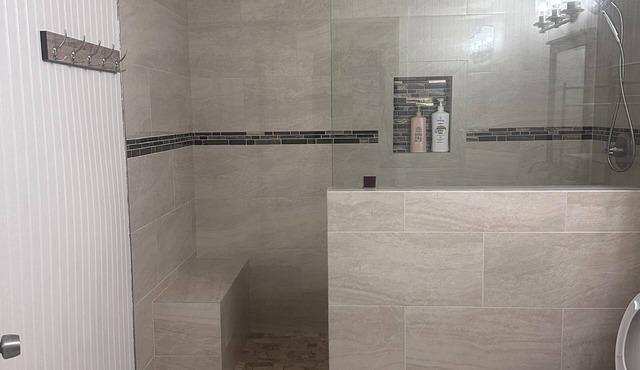Barb's Private Room/Bath/Entrance