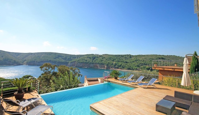 Barbara: Luxury villa with sea view and private pool