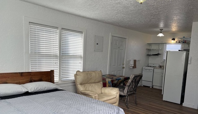 Barbeque, Patio, Covered Parking, Pet Friendly,5 min from Airport & courtesy car