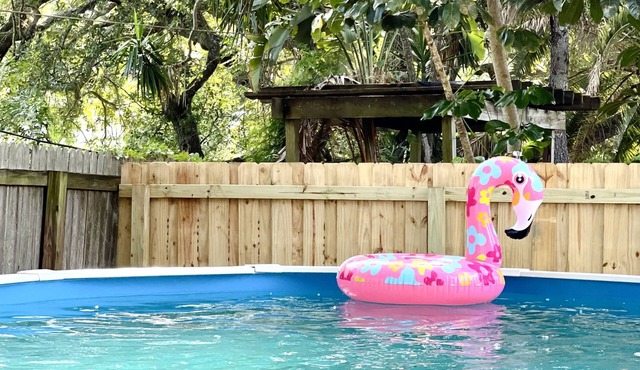 Barbies pool house & mini golf beach getaway. Centerally located to all beaches.