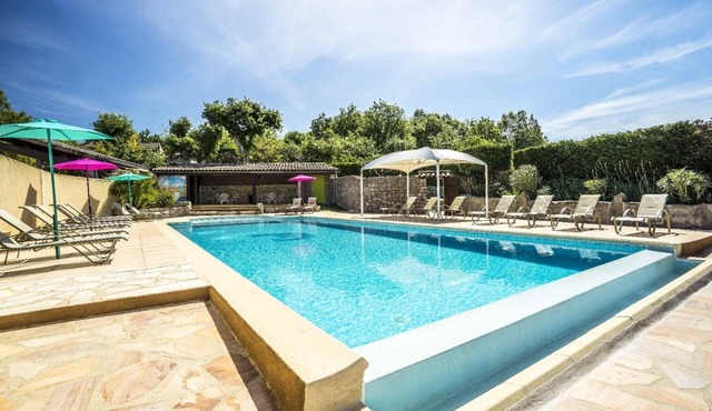 Barbouillet - Maison avec piscines partagées