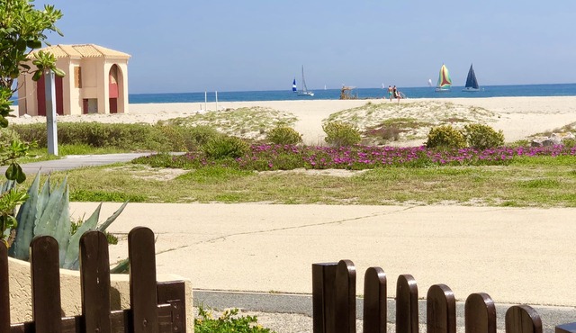 BARCARESA - WATERFRONT COTTAGE WITH SEA VIEW