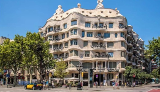 Barcelona Classic – Elegant City-Center Apartment in Eixample