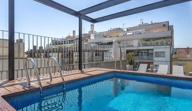 Barcelona Gothic Quarter Pool Apartment for 8