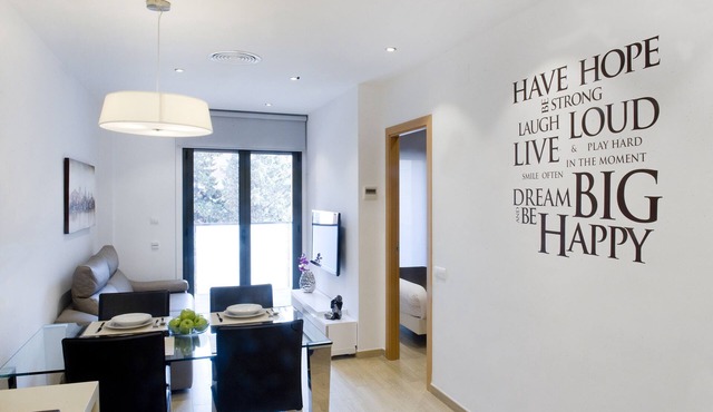 BARCELONA | LUXURIOUS APARTMENT W/BALCONY ¦