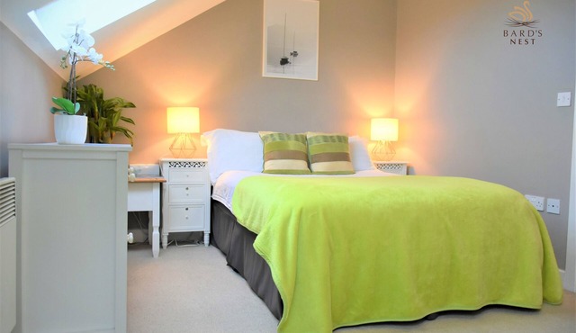 Bard's Nest, central, FREE allocated parking, 3 mins walk to Birthplace.