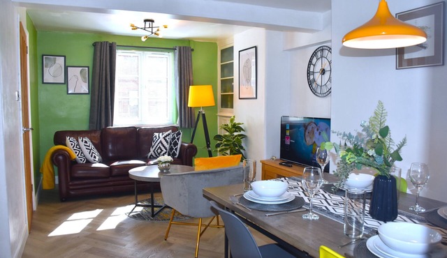 Bard's Nest Scholars Cottage, town centre, 2 bedrooms 2 bathrooms, 5 mins RSC