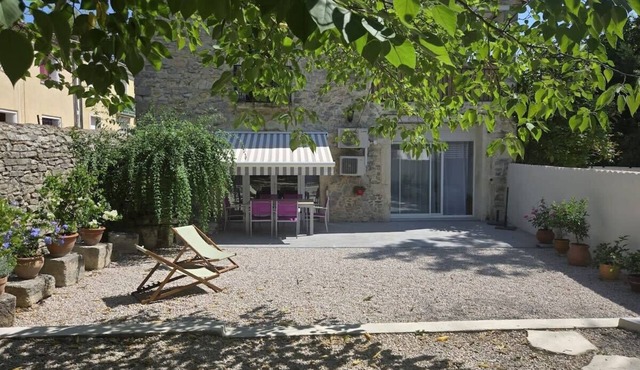 Bardelours 2 – Charming apartment with terrace in the heart of the villag