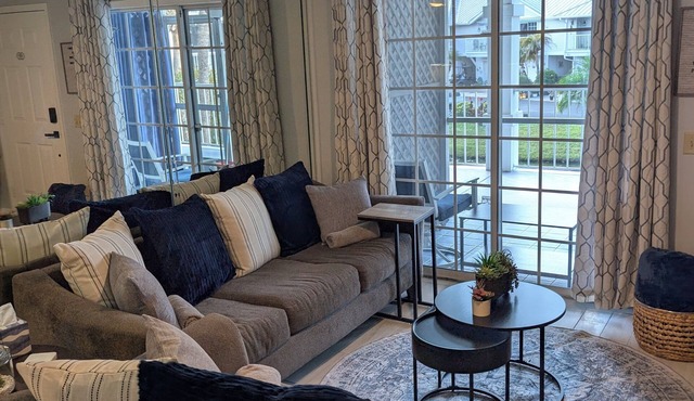 Bare Cove: Pondside Freedom at Paradise Lakes