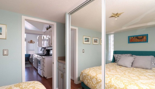 Barefoot 101 Haven * One Block to Beach* 2Bed1Bath