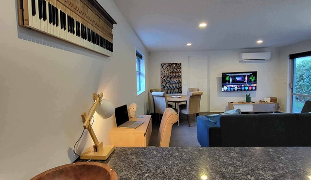 Barefoot Beach House Pegasus Town Christchurch - Beach, Golf, Lake, Restaurants.