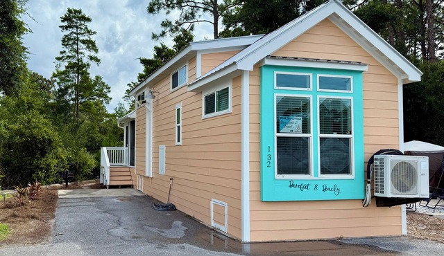Barefoot & Beachy! Cute, Cozy Cottage-Sleeps 4n
