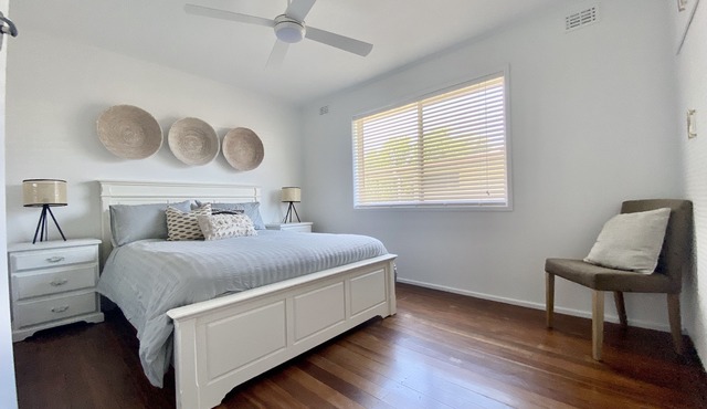 Barefoot & Beachy! Pet friendly 4 bedroom beach house sleeps up to 11