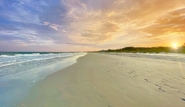 Barefoot Bungalow – Charming Beach Retreat in Sea Pines’ Night Heron Community