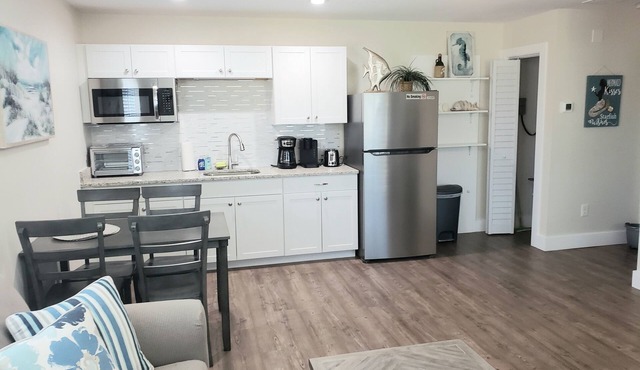 "Barefoot Bungalow",1br/1ba for familes up to 3