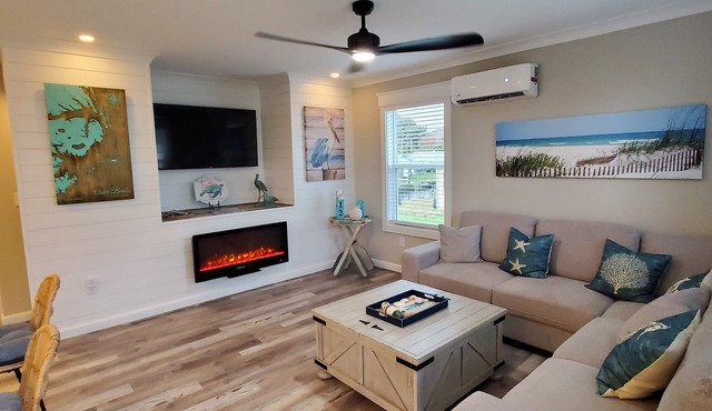 Barefoot Bungalow - 1 BR on Canal! - 15 Miles from OBX