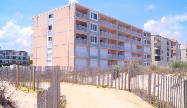 Barefoot Country 508-Oceanfront 138th St, Free WiFi, Elev, W/D, AC