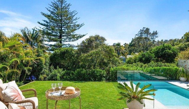 Barefoot Lux Avalon Beach by TCC