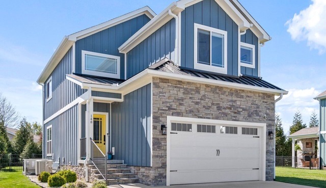 Barefoot Retreat w/kayaks/SUP/fireplace/Community Pool